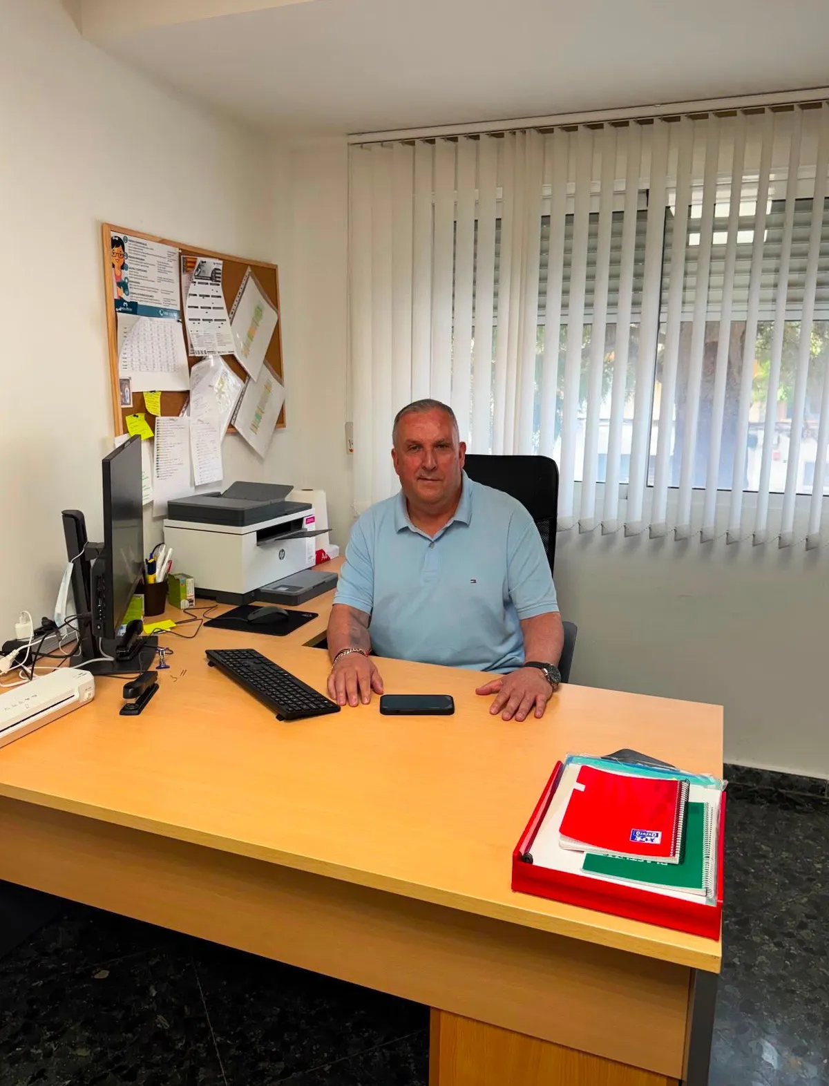 El fundador de Grupo Jarque en la oficina de la empresa